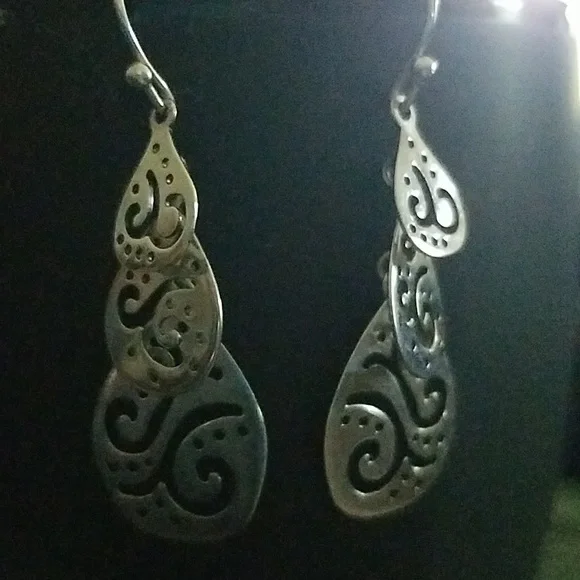 HTF Silpada .925 Sterling Silver Triple Teardrop Cutout Earrings W2299 - Picture 4 of 6